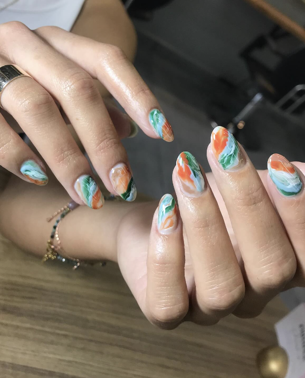 Marble nail art